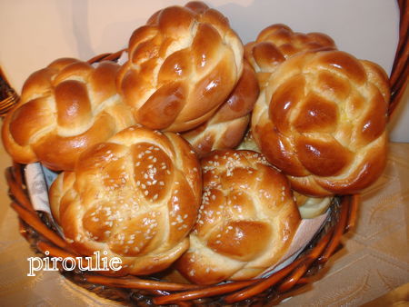 Façonnage de petits pains # 2 en forme de fleur tressée : de magnifiques hallots pour épater vos invités !