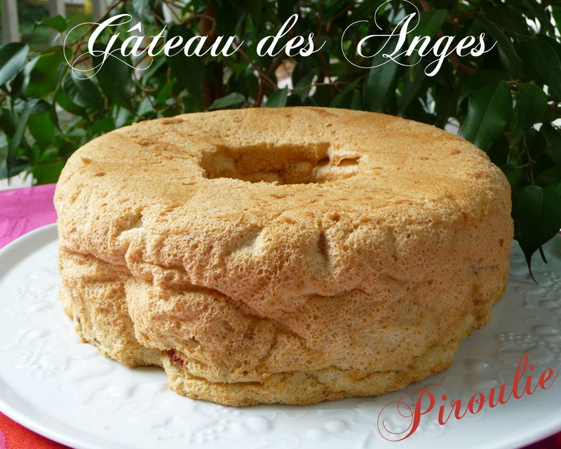 Gâteaux des Anges (Angel Cake) : un gâteau aérien qui ressemble à un nuage pour utiliser vos blancs d’oeufs